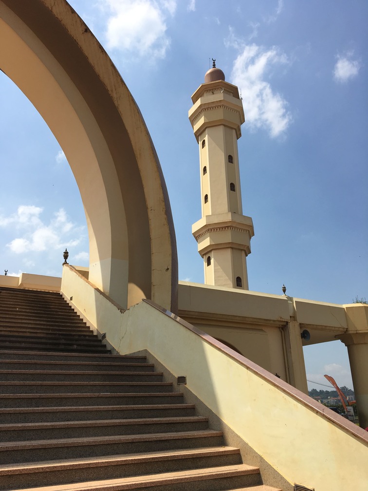 Den Turm der Gaddafi National Moschee in Kampala kann man besteigen